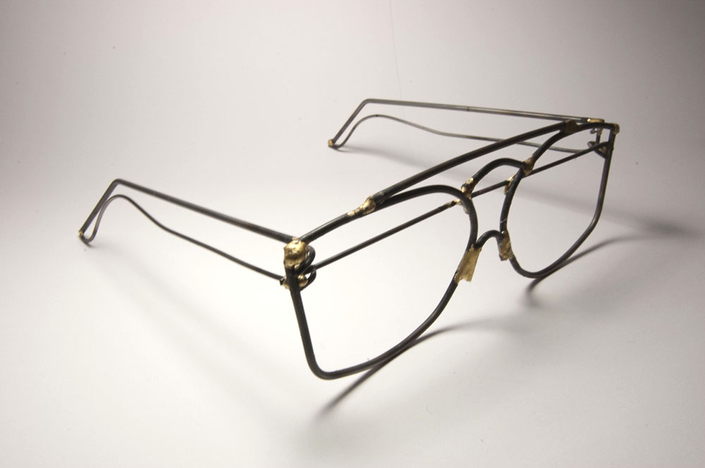 Wire shaped like eyeglasses.LSU BFA Studio Art Foundations