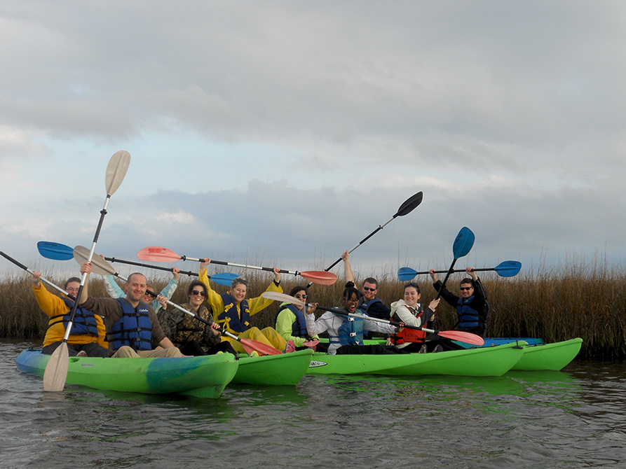 hth华体会体育app官网Students kayaking on lsu architecture field trips