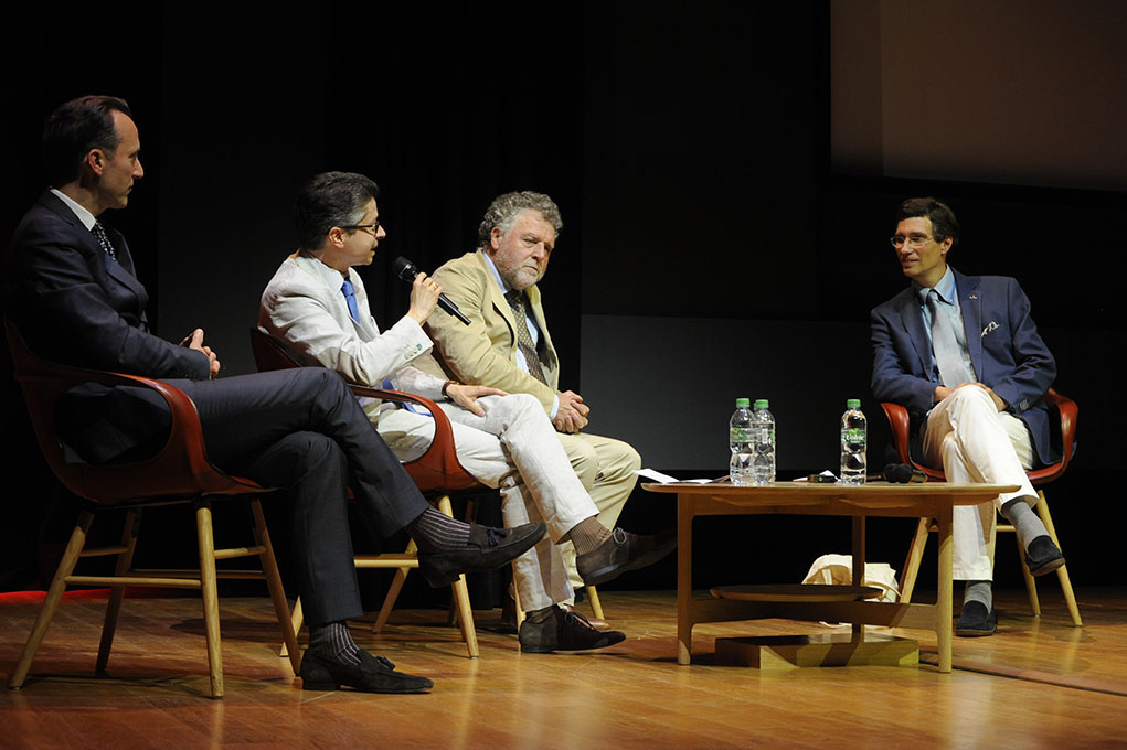 Darius Spieth speaks at the Louvre, panel with scholars